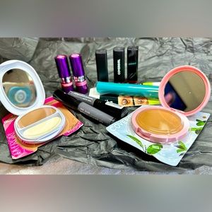 A 10 piece bundle of cover girl make up.